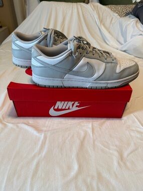 Nike Low-Top Sneaker in White and Light Gray